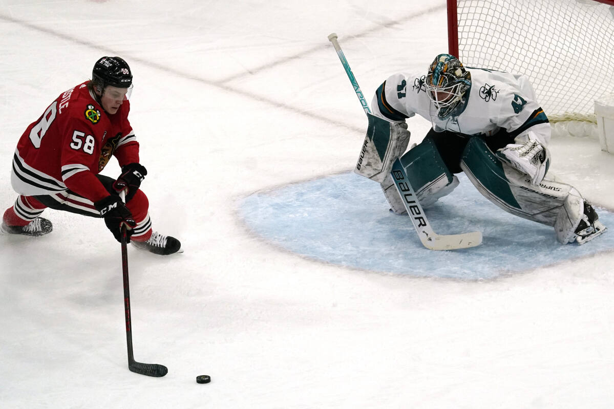Blackhawks' Bolland a bother for Sharks' top line - The San Diego