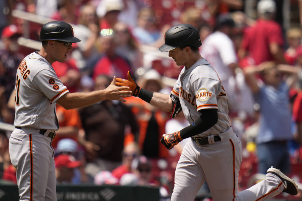 Giants rally for 8-5 win over Cards in 10 innings to complete 3
