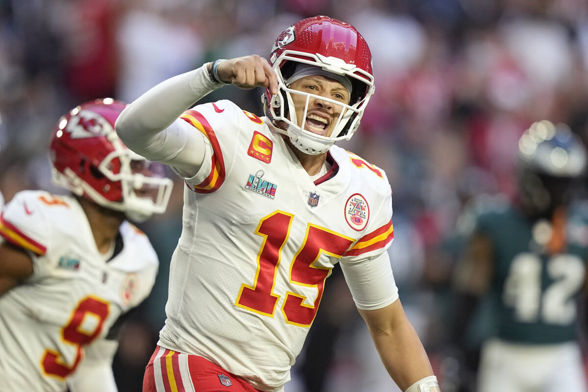 Chiefs' Mahomes and four other QBs who could have been baseball
