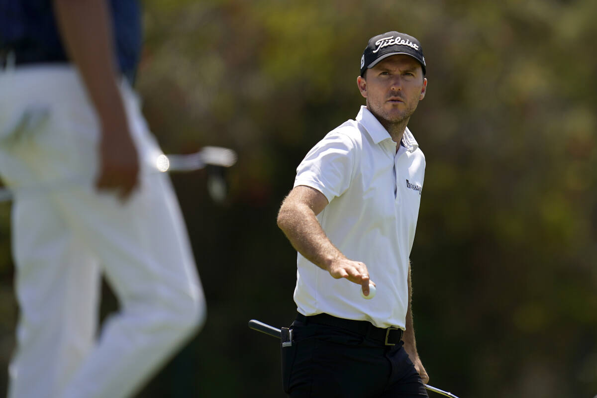 Russell Henley, Louis Oosthuizen lead as US Open suspended due to darkness