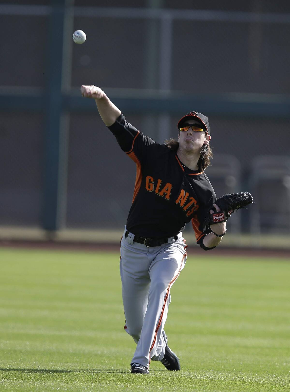 Former Giants ace Tim Lincecum turns to dad, lets hair grow out, in an  effort to regain form