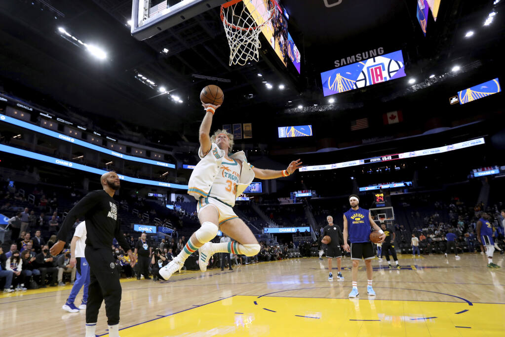 Warriors had Jackie Moon as special guest for warmups [VIDEO]