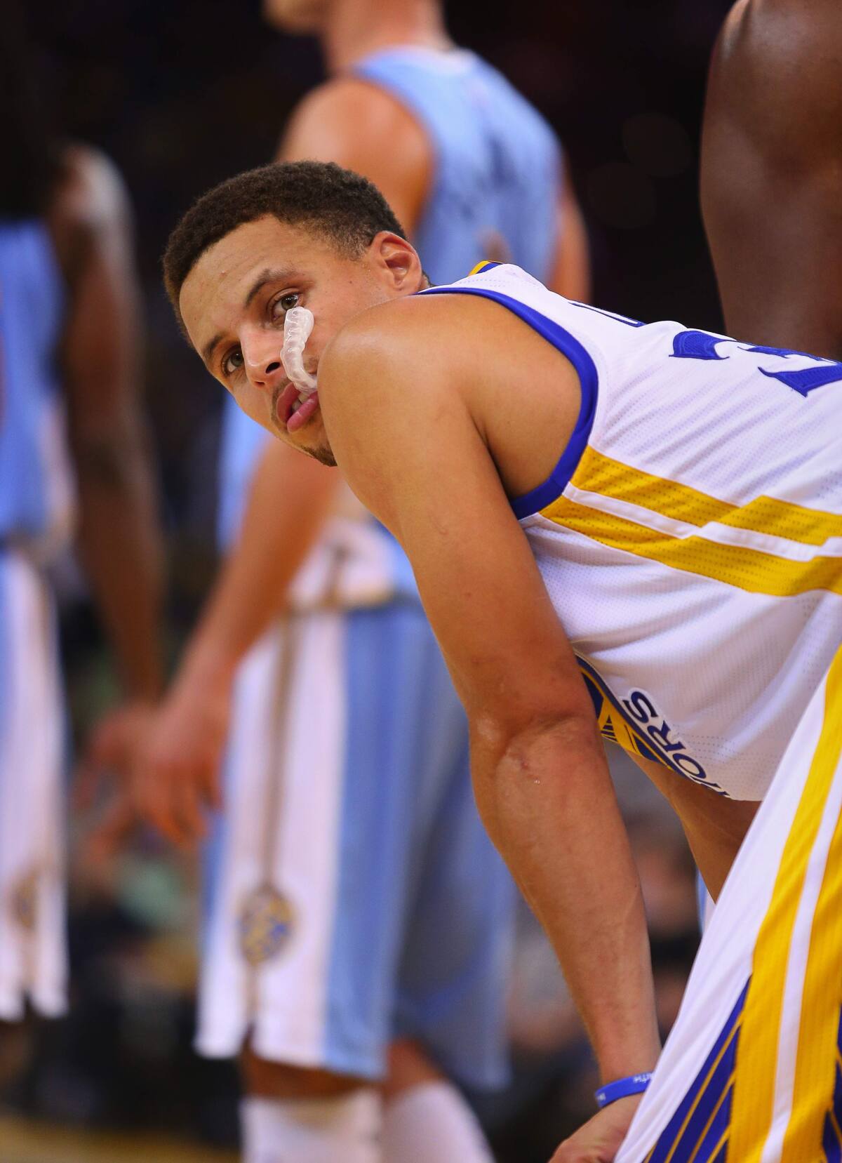 Why Stephen Curry wears a mouthguard and chews on it during