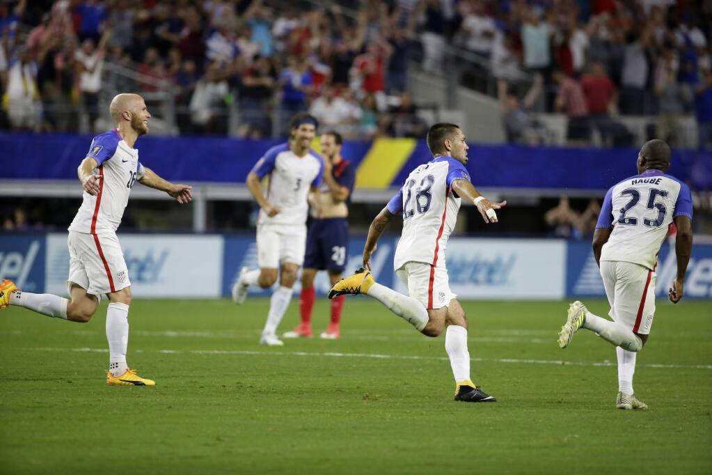 Clint Dempsey ties U.S. national team goal record