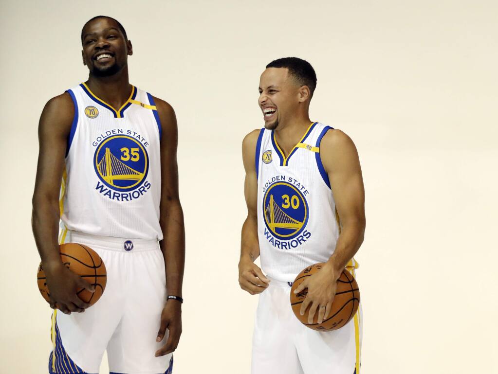 Warriors surprise fans by wearing 'We Believe' jerseys in regular-season  finale at Oracle Arena
