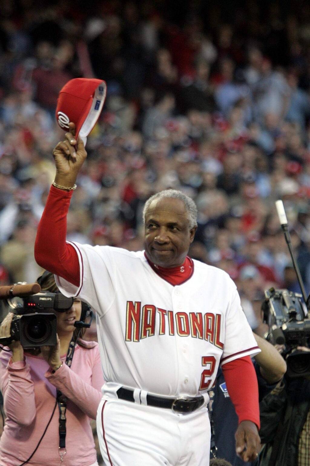 Hall of Famer, pioneering manager Frank Robinson dies at 83