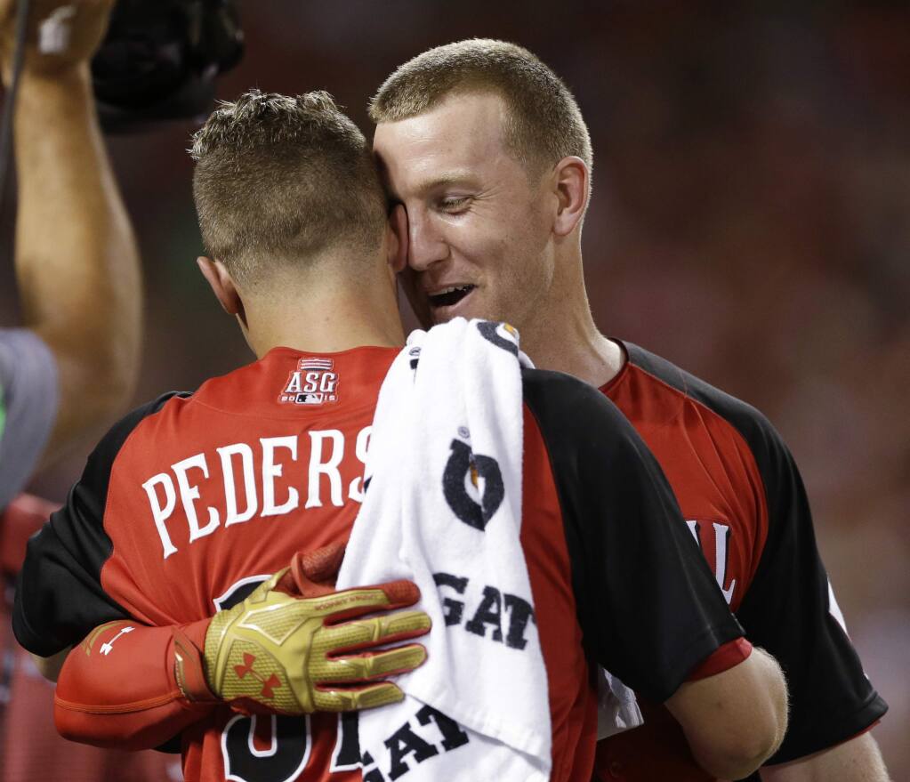 Cincinnati Reds Todd Frazier high fives his brother Charlie