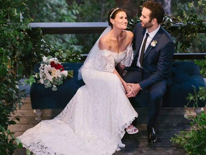 Idina Menzel marries hunky Rent co-star Aaron Lohr