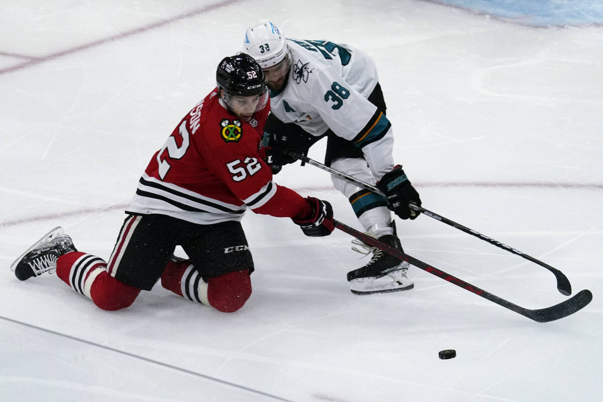 Blackhawks' Bolland a bother for Sharks' top line - The San Diego