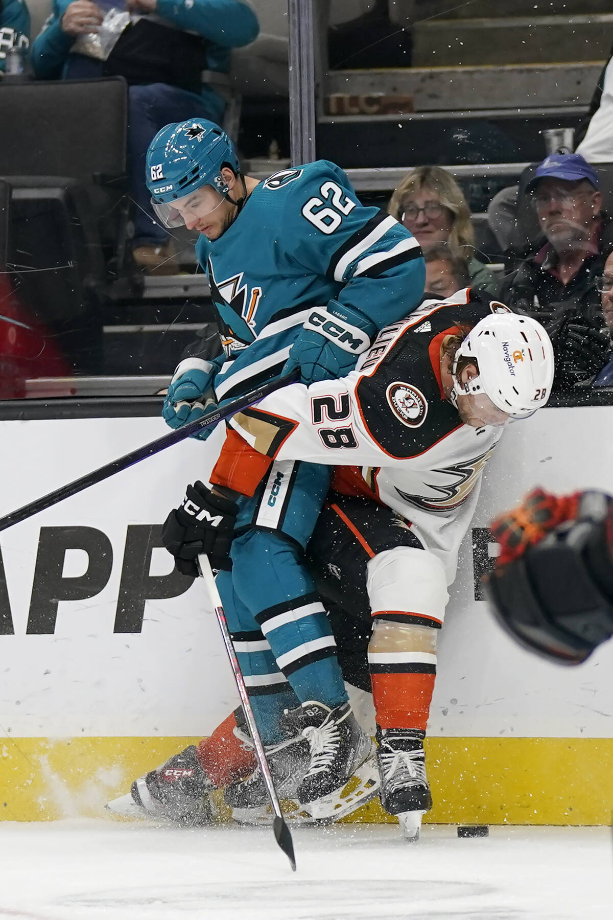 Meier Gets 1st Career Hat Trick as Sharks Top Flyers 6-1