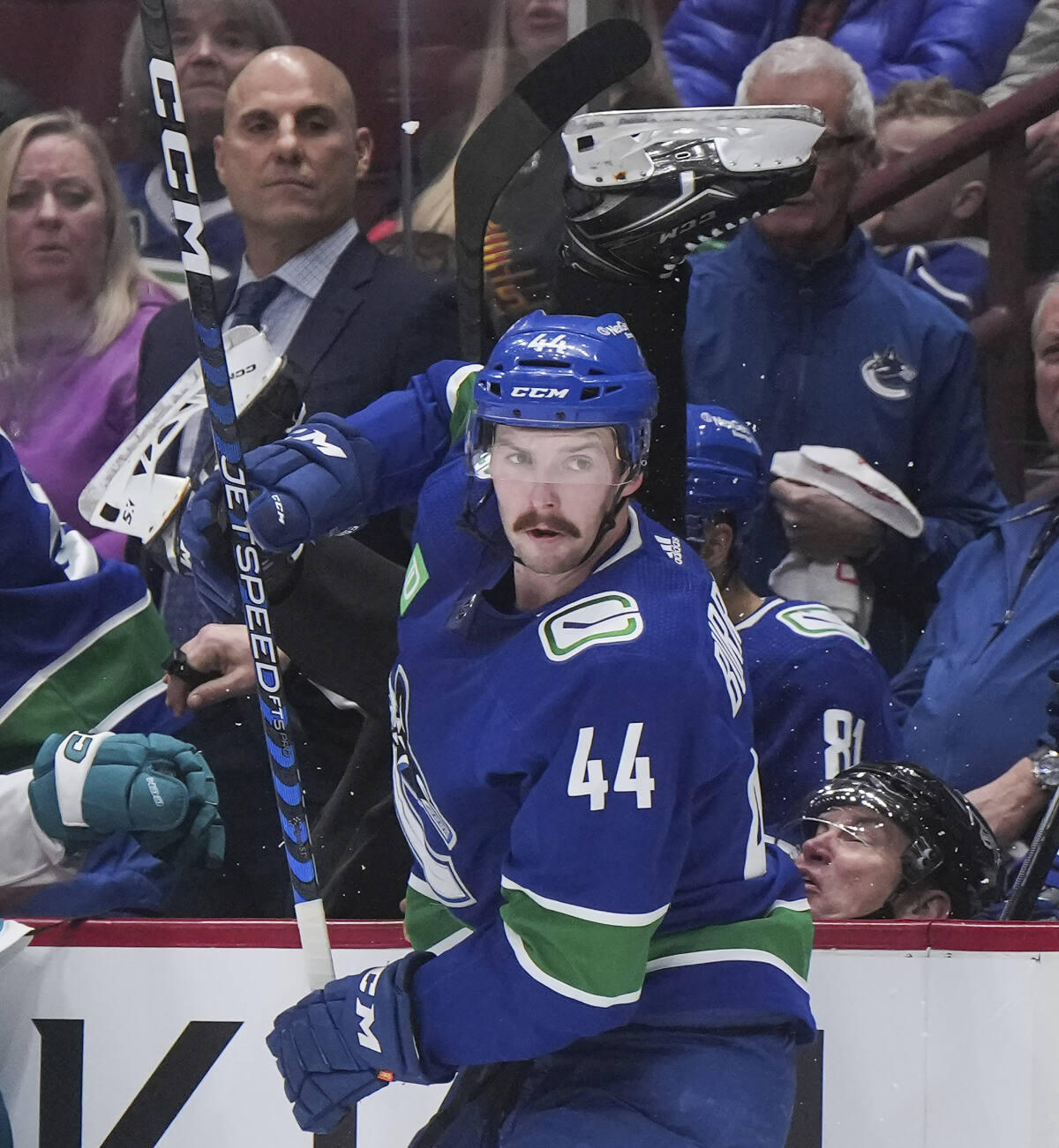 Canucks can't win in alternate jerseys (except the skate