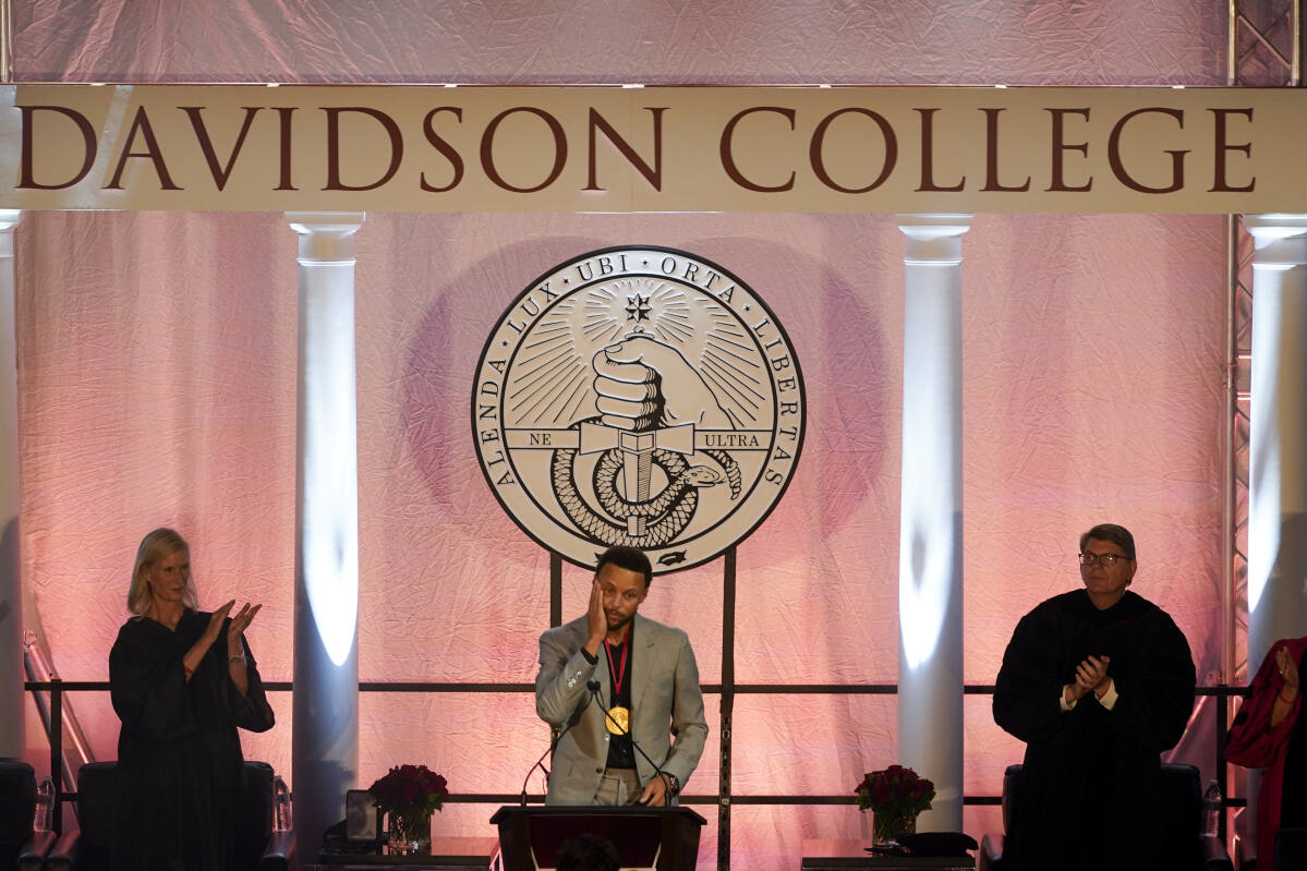 Davidson's Stephen Curry Celebrates Graduation, Hall of Fame