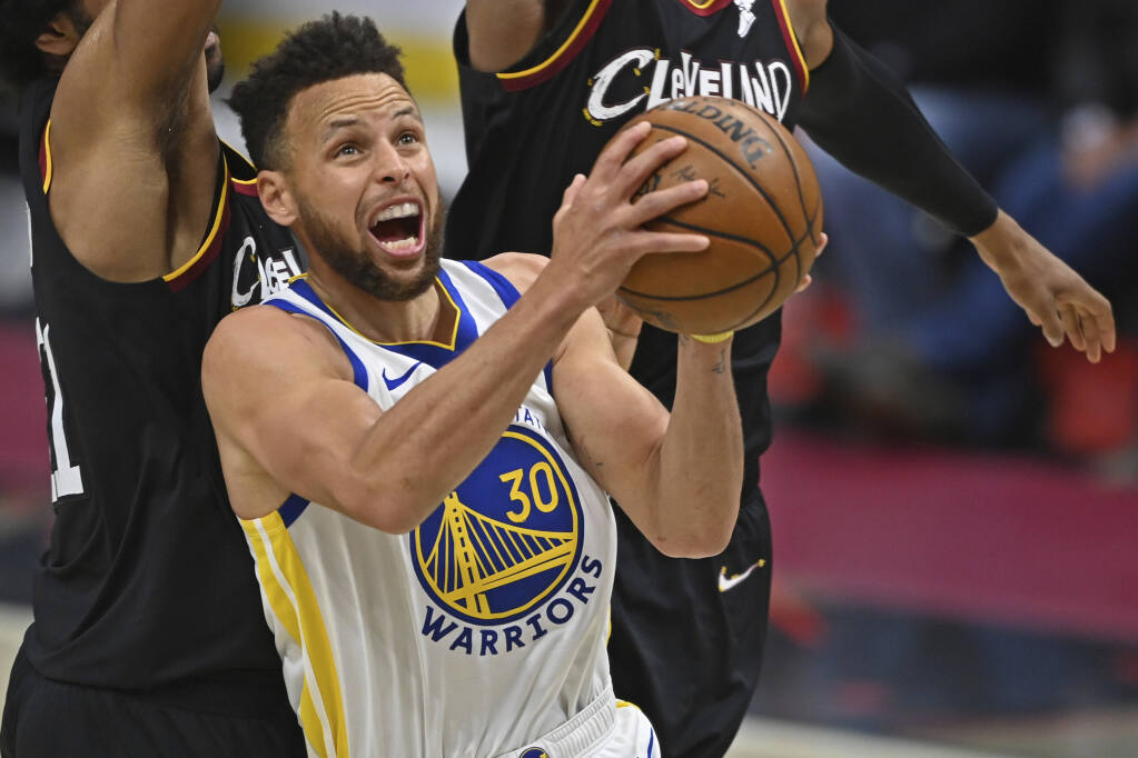 Steph Curry takes over, leads Warriors to win over Cavaliers