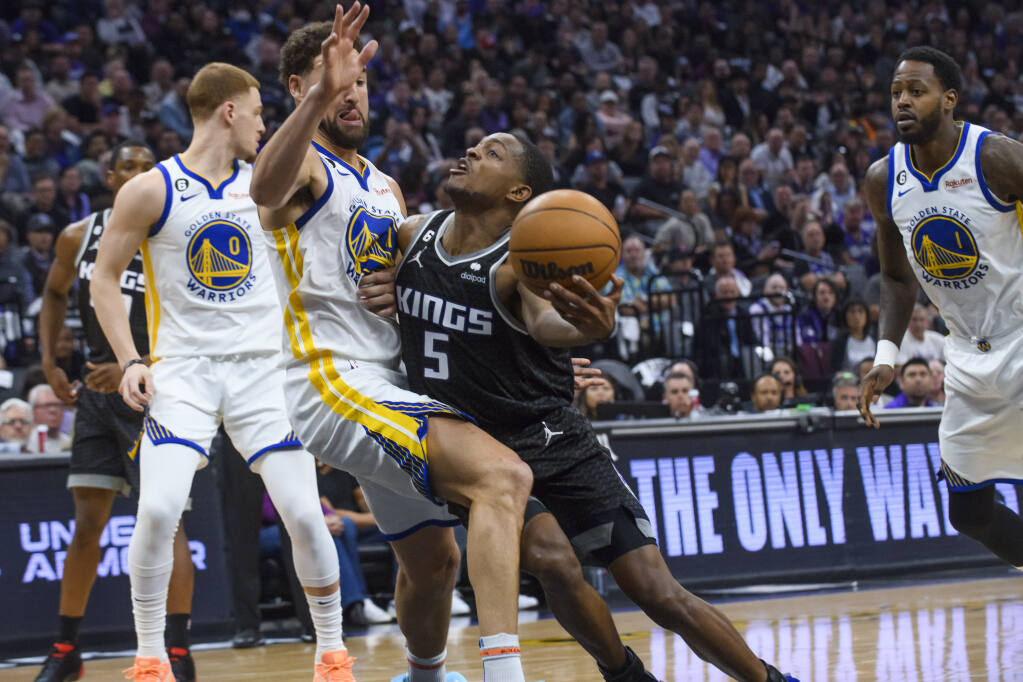 Kings lead 2-0 against Warriors in playoff series
