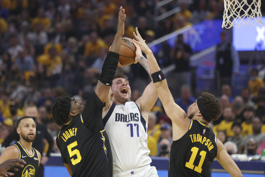 Padecky: In Game 1 vs. Warriors, Jason Kidd unable to get Mavericks to read  defense like he could