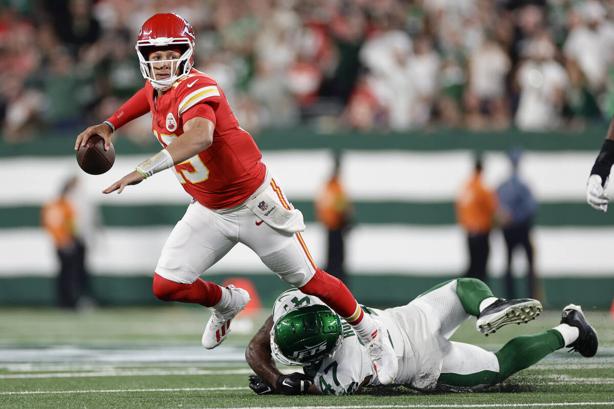 NFL roundup: Patrick Mahomes, Chiefs withstand rally by Zach