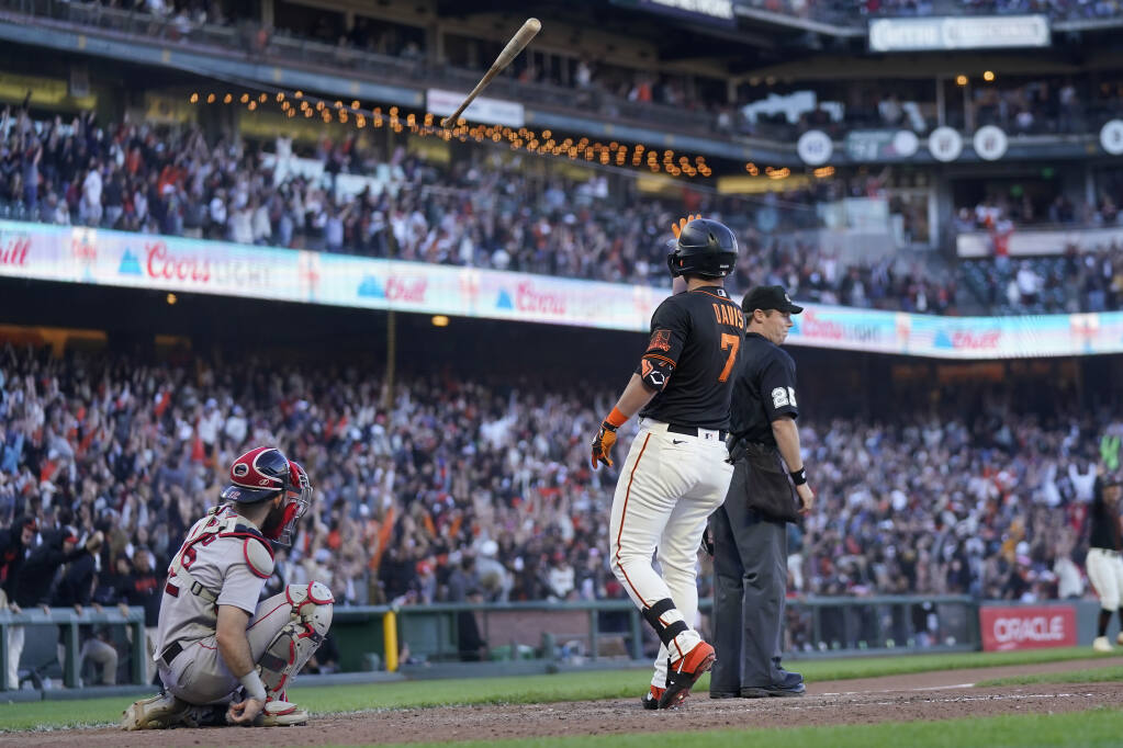 J.D. Davis homers in 9th to give Giants 3-2 win over Red Sox