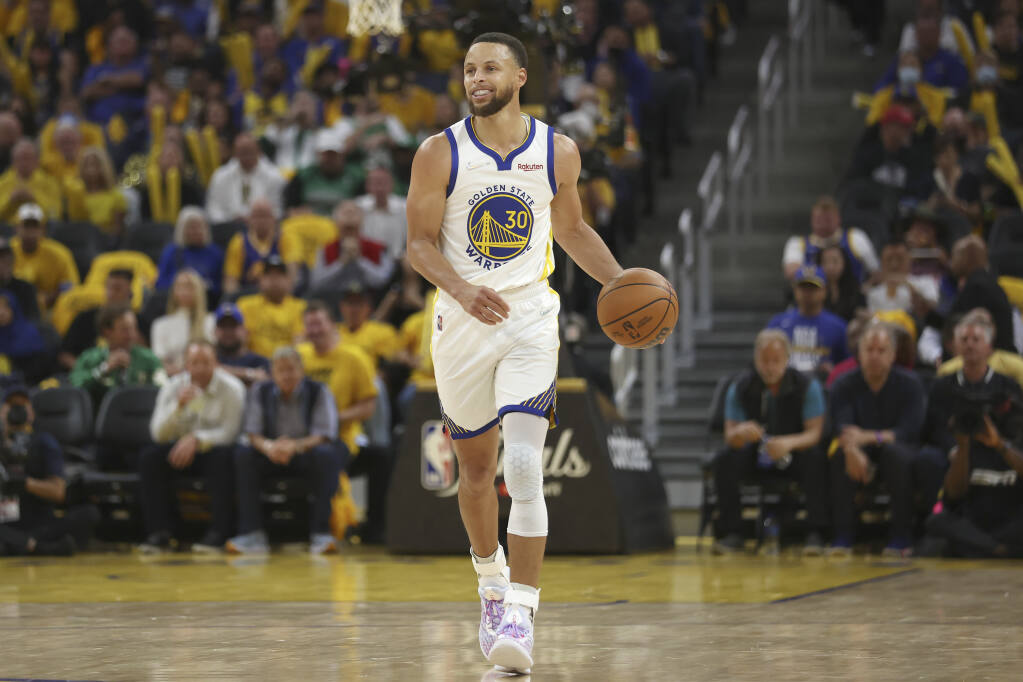 LeBron James and Stephen Curry are different kinds of NBA 'unselfish' stars  