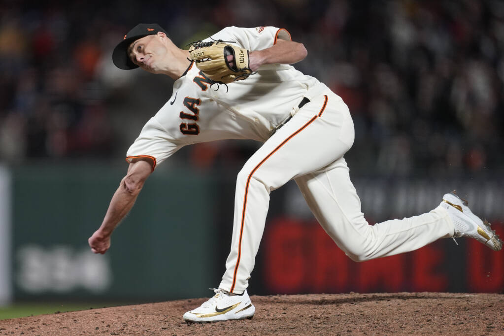 Rogers gets save, brother loss as Padres top Giants