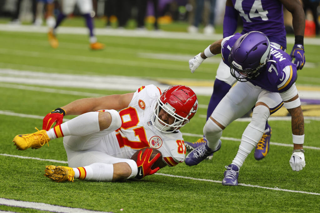 Travis Kelce claims the top spot in AP's NFL tight end rankings