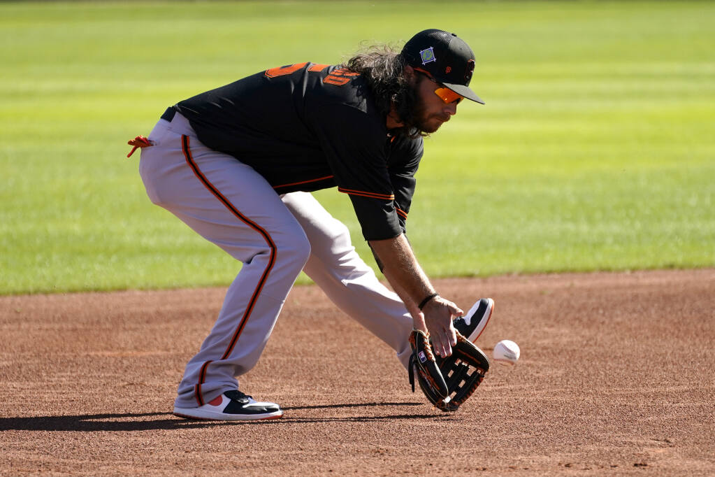 Brandon Crawford accomplishes long-held goal of pitching for Giants – KNBR