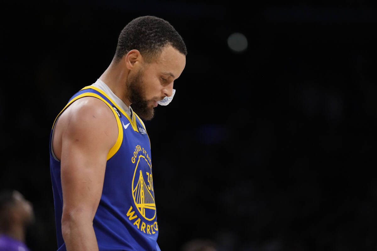 Stephen Curry leads Warriors past LeBron James' Lakers