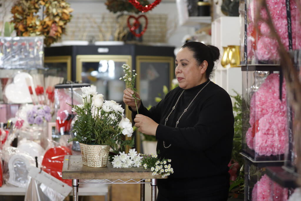 Floristerías latinas están listas para el día de San Valentín en el condado  de Sonoma