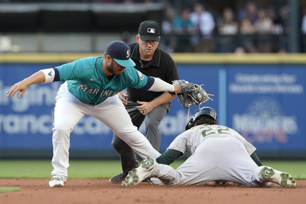 A's fall to Mariners 4-3