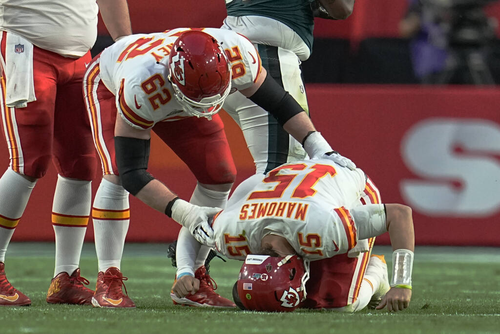 Super Bowl 2023: Patrick Mahomes Helps Kansas Chiefs Win After Injury