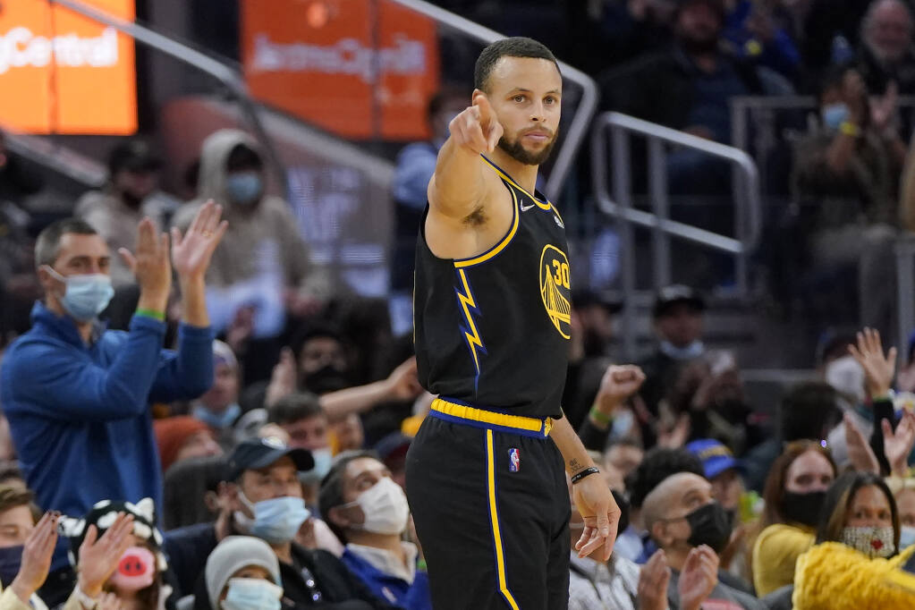Golden State Warriors' Stephen Curry Breaks NBA Career 3-Point Record