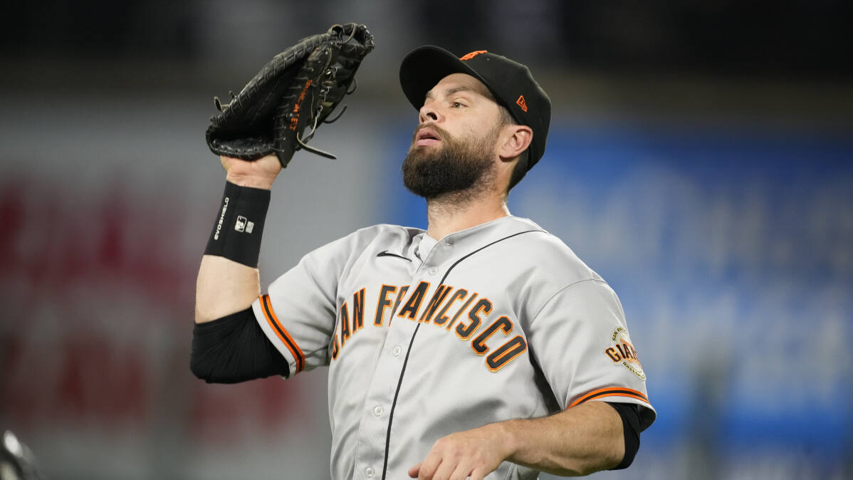 Why Giants' Brandon Belt anointed himself team captain with a taped-on 'C'  vs. Cubs