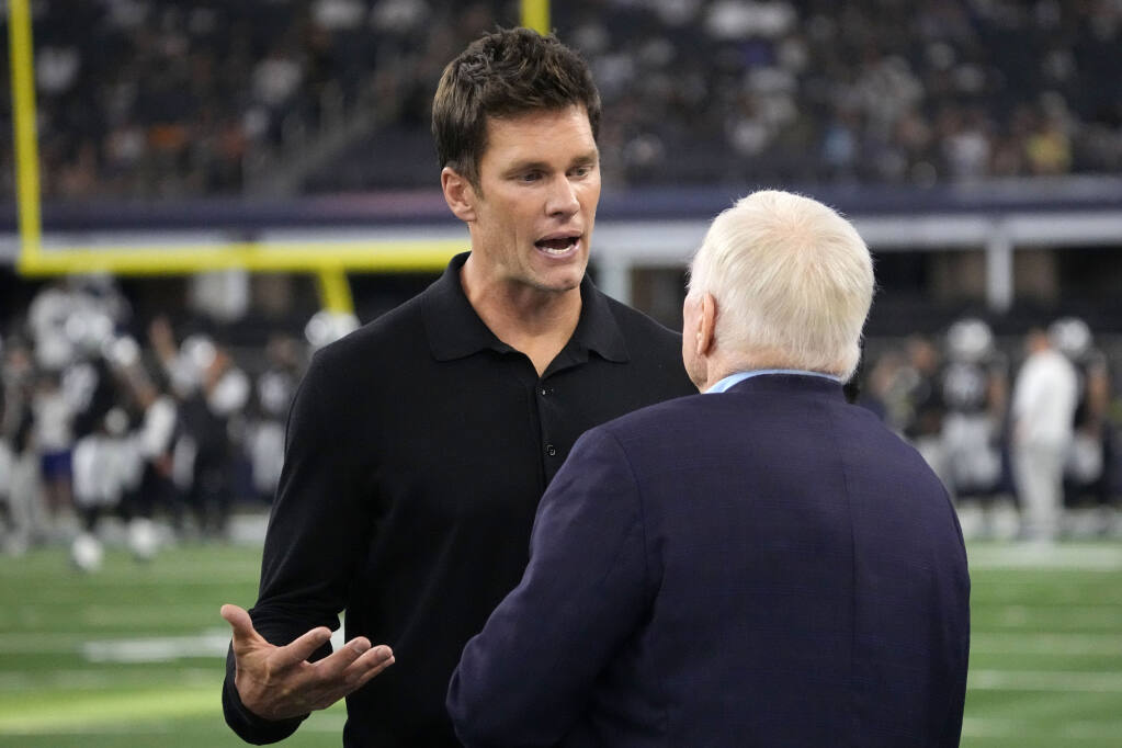 Commentary: As new NFL season opens, it's still a year away from Tom Brady  shaking up the Fox booth