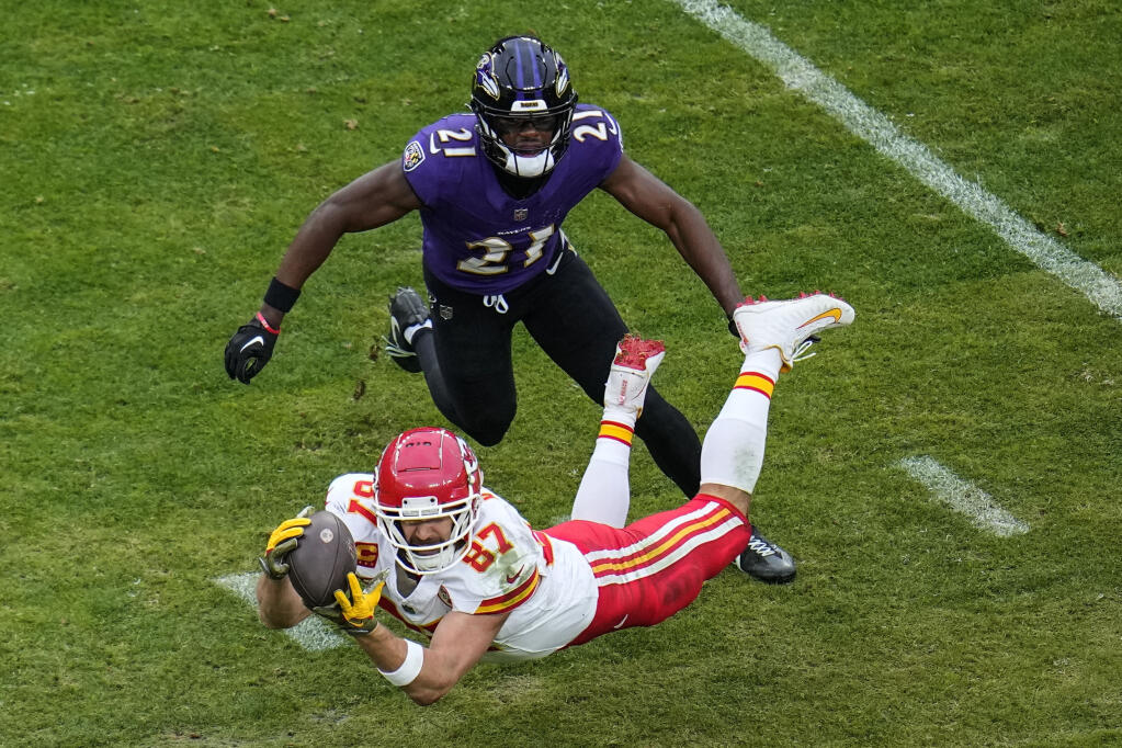 Another big game by Travis Kelce gets the Chiefs back to the Super