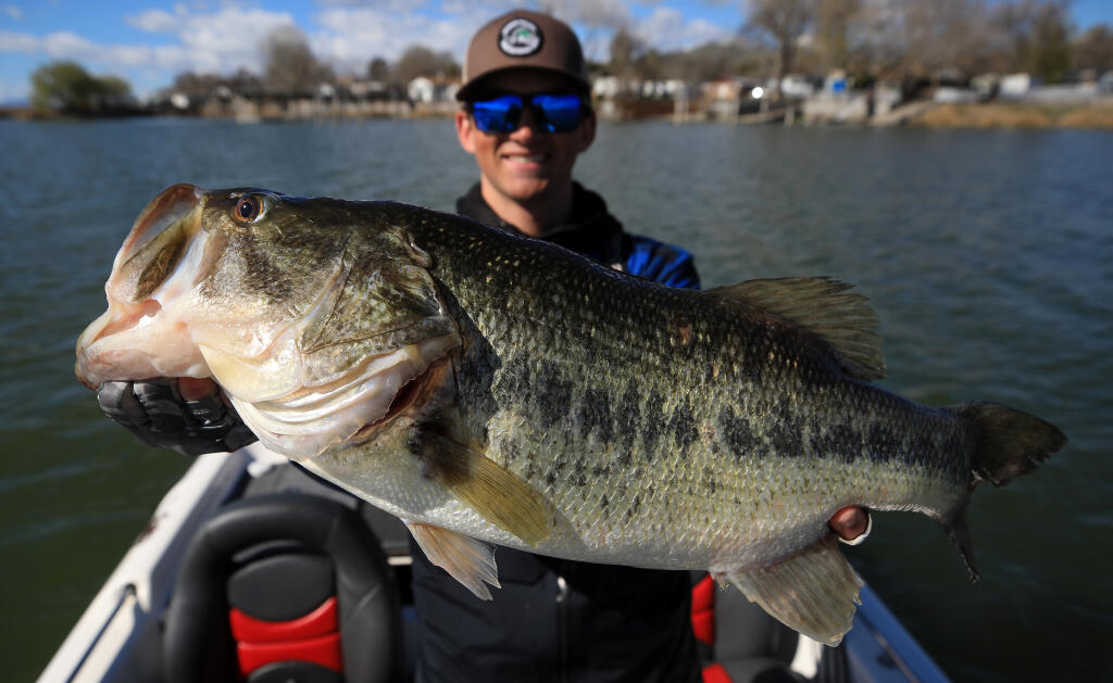 Love of bass fishing spawns teen's business on Clear Lake