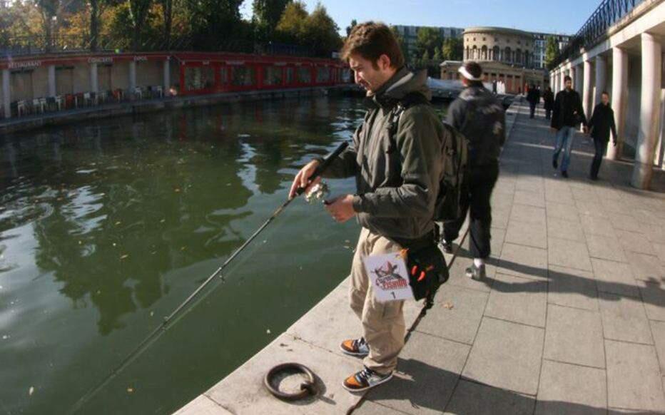 Meandering Angler: Street fishing in Paris