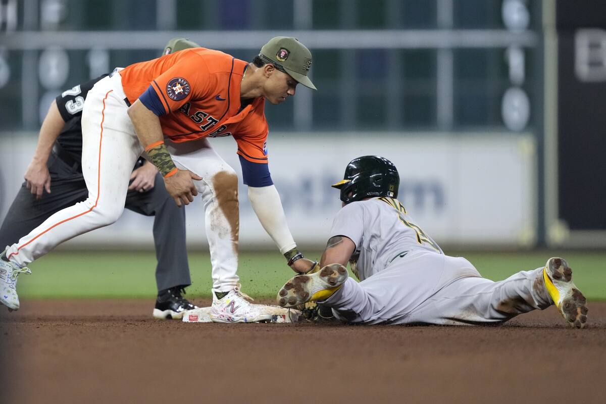 Kyle Tucker homers, José Altuve makes his season debut in Astros' 5-1 win  over Athletics