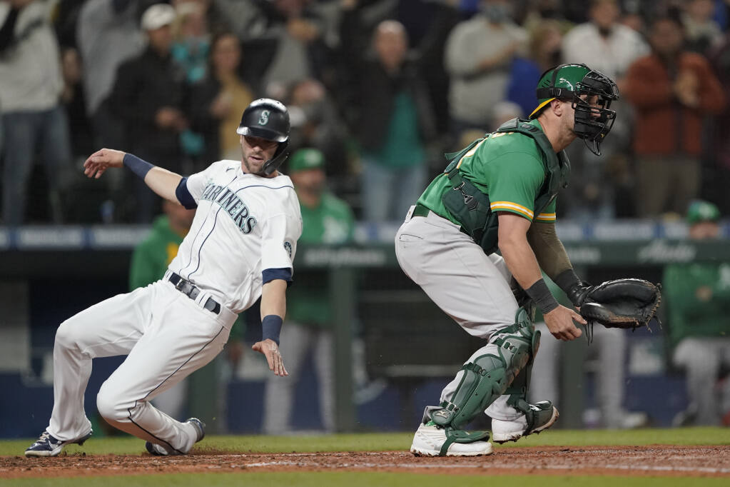 Contending Mariners win for 10th time in 11 games; A's out