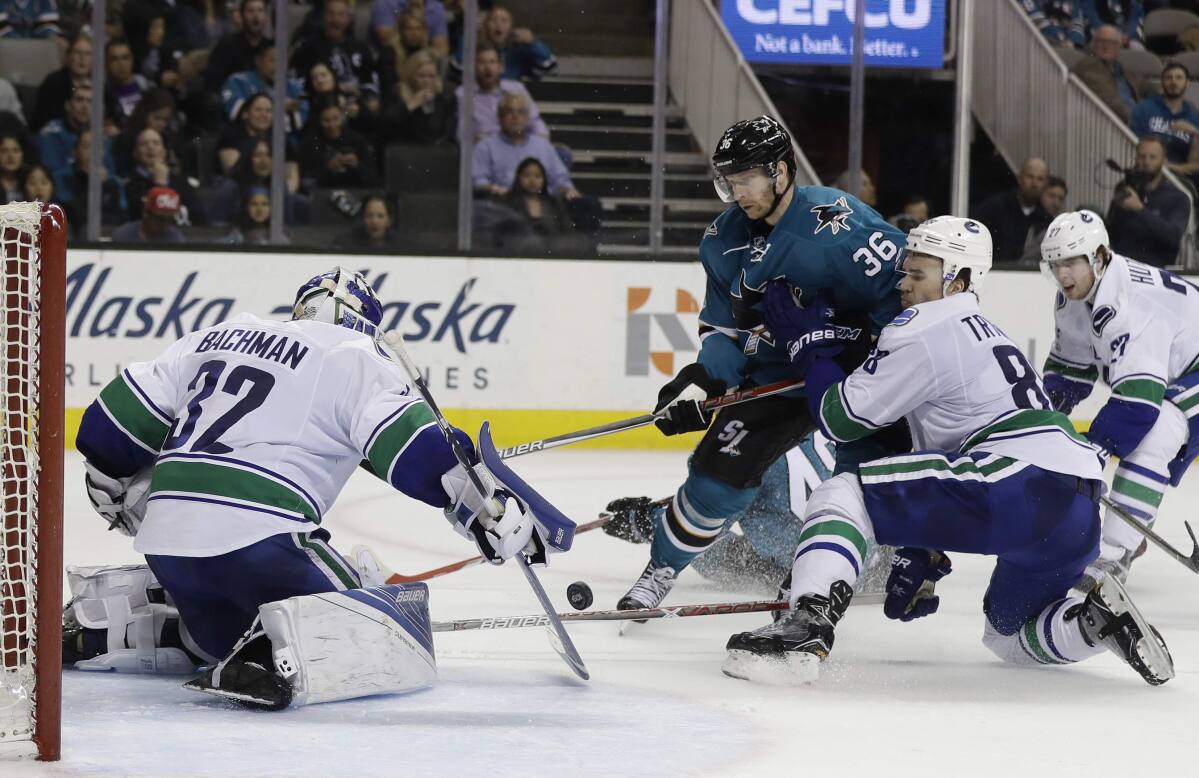 Sharks beat Canucks 3-1