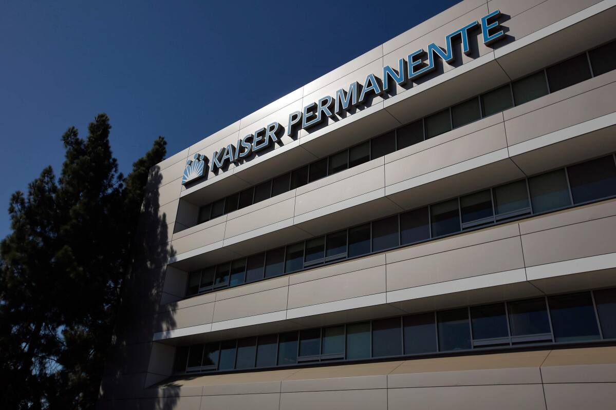 Kaiser doctor loses license for affair with patient