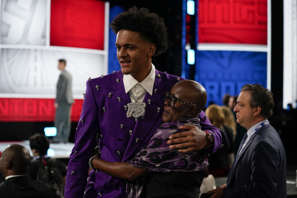 Paolo Banchero talks with friends and family before the start of the NBA draft on Thursday, June 23, 2022, in New York. (John Minchillo / ASSOCIATED PRESS)
