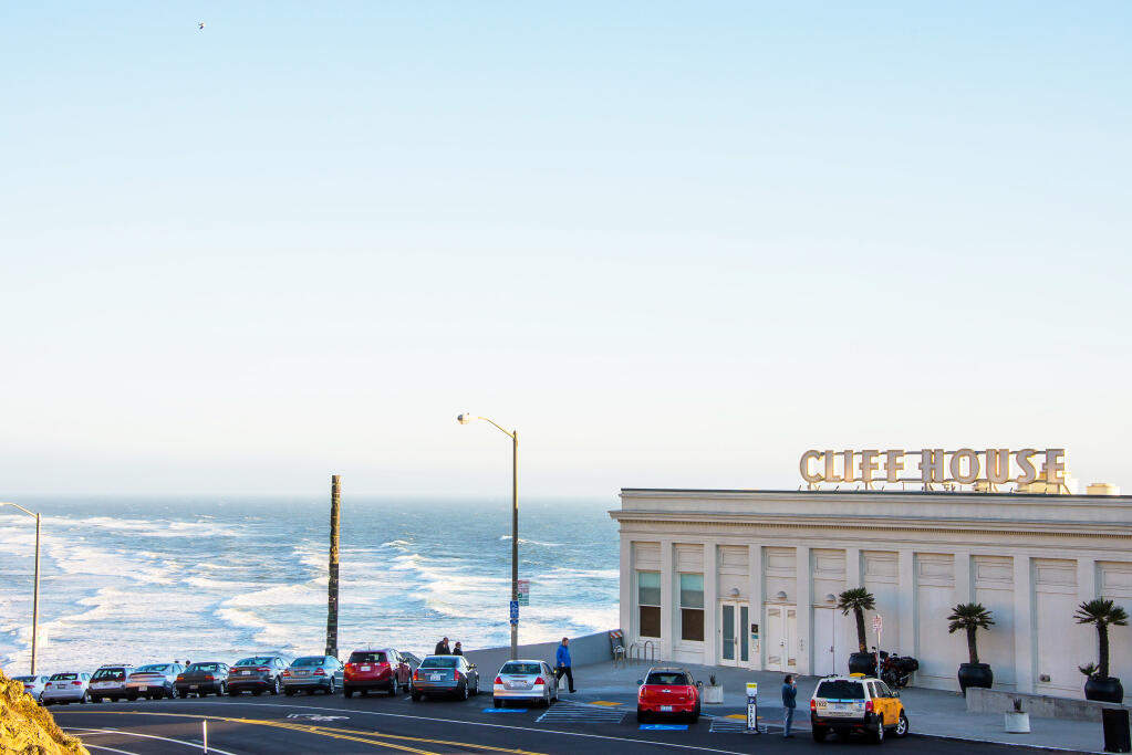 The Cliff House restaurant in San Francisco. (RAW-films / Shutterstock)