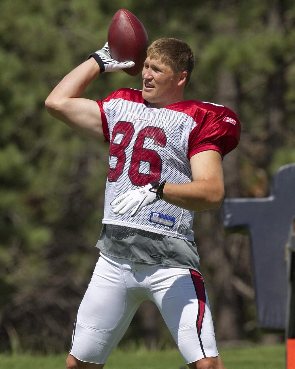 In this Aug. 4, 2011 file photo, the Arizona Cardinals' Todd Heap warms up at training camp in Flagstaff, Ariz. Police say Heap was behind the wheel of the truck when he accidentally struck his 3-year-daughter while moving the vehicle forward outside their home in Mesa Friday, April 14, 2017. Officials said the girl was taken to a hospital where she was pronounced dead. Mesa police said impairment was not a factor. (AP Photo/Matt York)