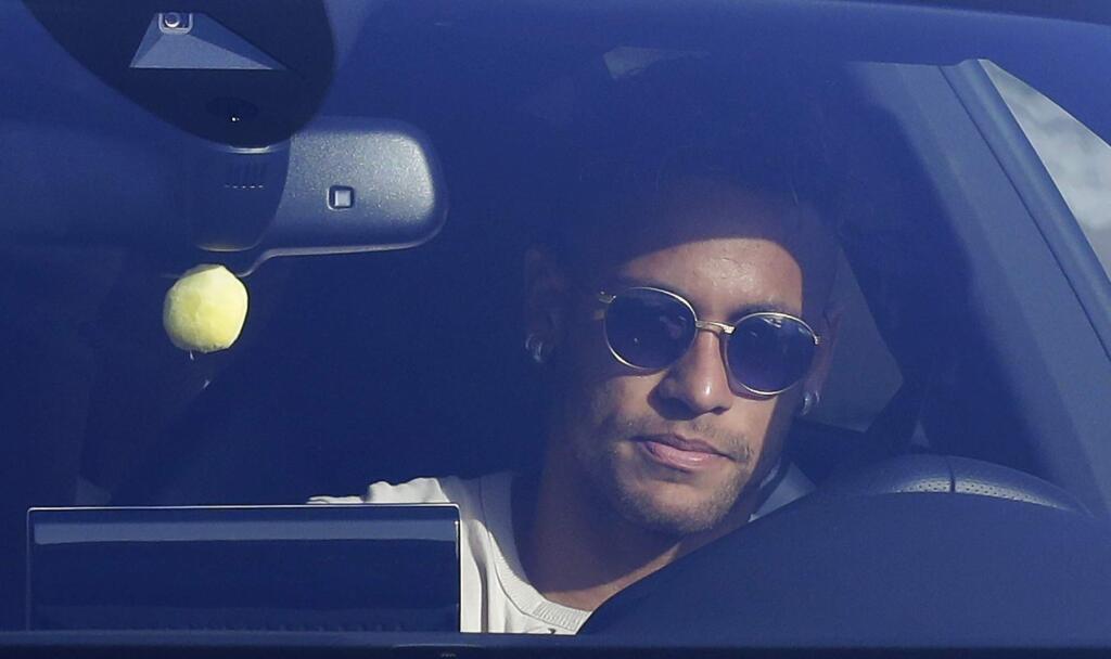 FC Barcelona's Neymar arrives at the Sports Center FC Barcelona Joan Gamper in Sant Joan Despi, Spain, Wednesday, Aug. 2, 2017. Neymar has arrived at Barcelona's training grounds amid widespread rumors that the Brazil striker could make a record-breaking move to Paris Saint-Germain. (AP Photo/Manu Fernandez)