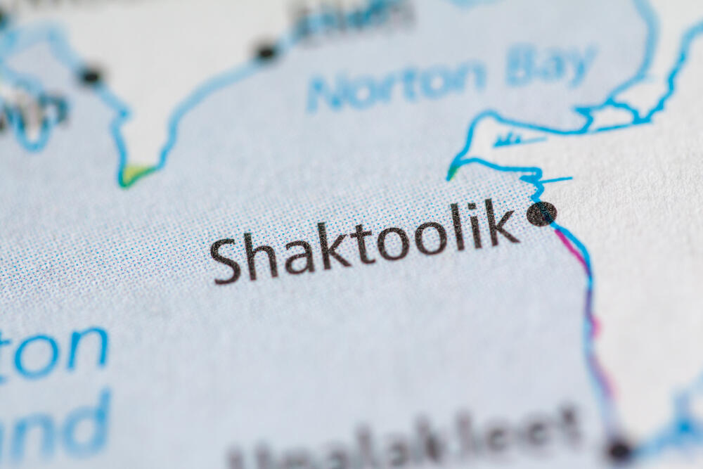 Shaktoolik. Alaska (SevenMaps / Shutterstock)