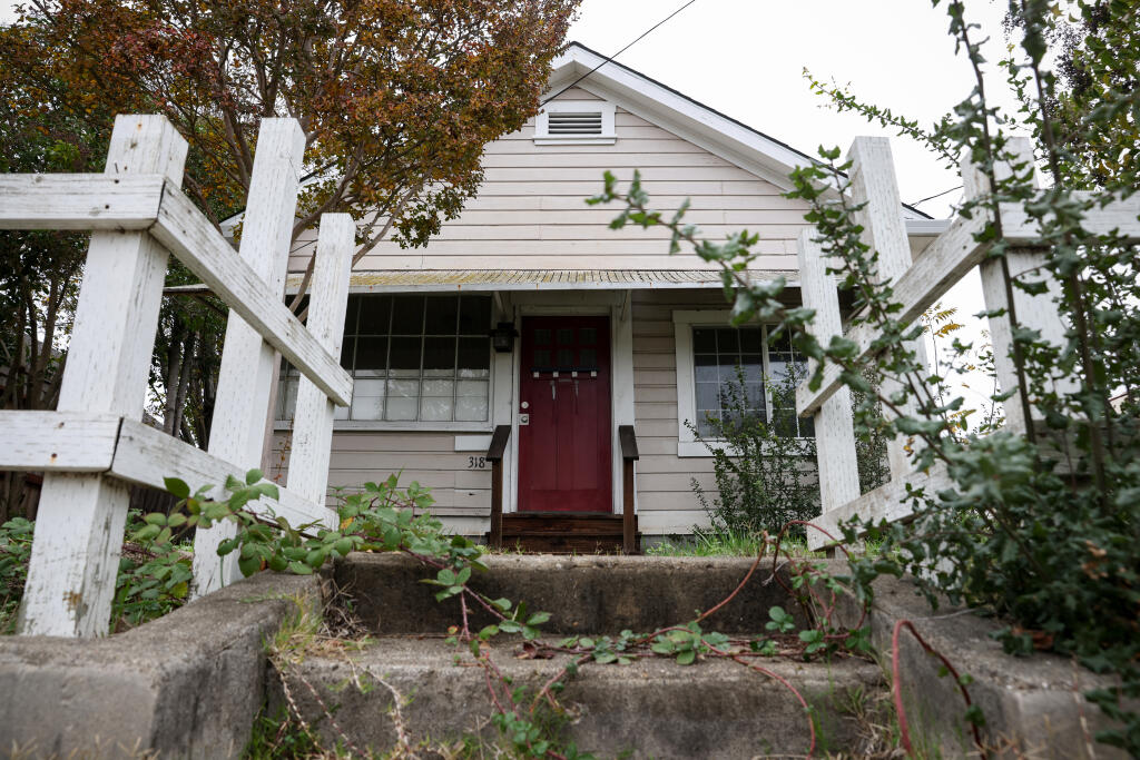 A house on Hendley Street in Santa Rosa, where Robert Enger built a guillotine-type device to kill himself, remains vacant on Friday, December 3, 2021.  (Christopher Chung/ The Press Democrat)