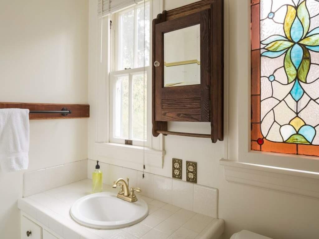 Bathroom with stained glass window at 849 D Street, Petaluma. Property listed by Alexandra Glockner / Sotheby's International Realty, sothebysrealty.com, 935-2288. (Courtesy of NORCAL MLS)