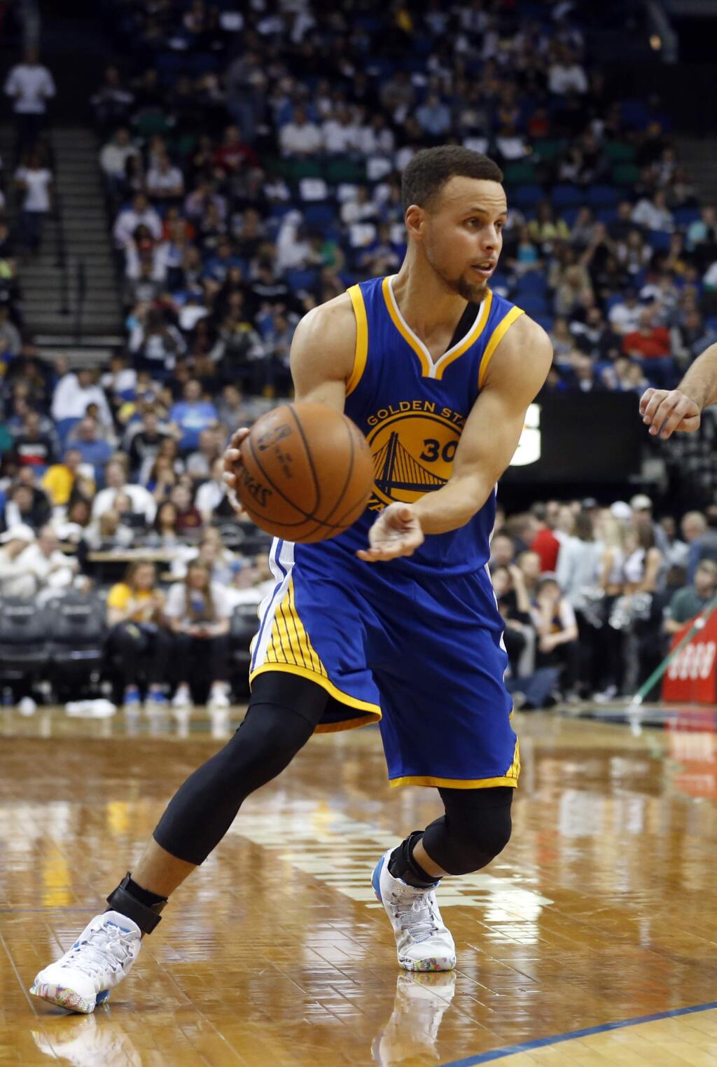 Golden State Warriors' Stephen Curry plays against the Minnesota Timberwolves in the first quarter of an NBA basketball game Monday, March 21, 2016, in Minneapolis. (AP Photo/Jim Mone)