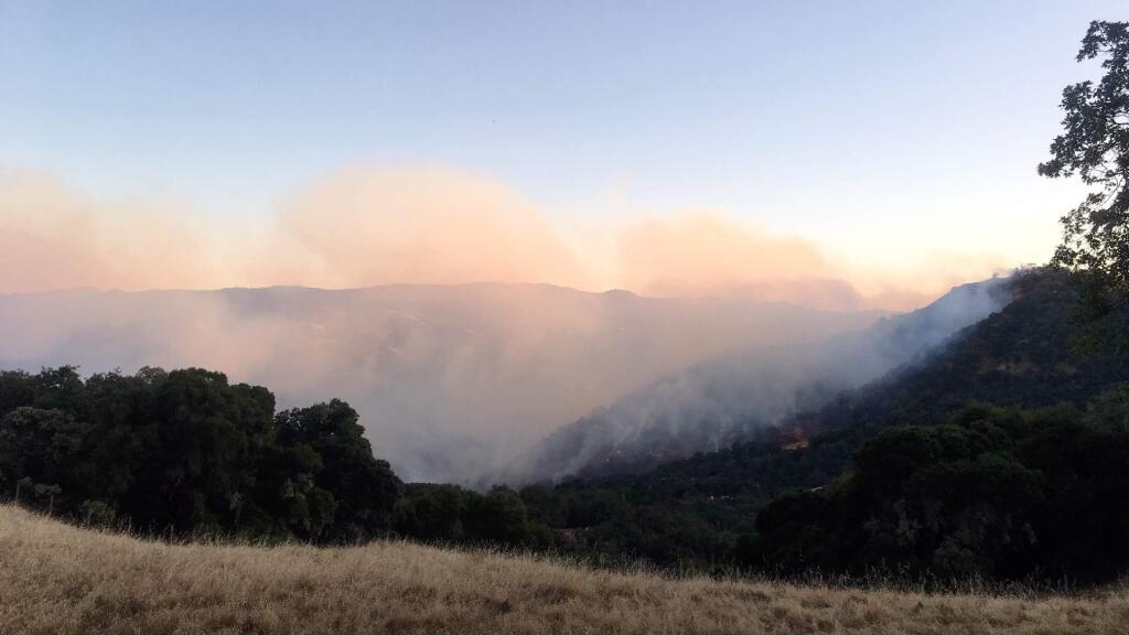 A Mendocino County vegetation fire prompted evacuation orders for some areas between Ukiah and Hopland on Monday, Aug. 13, 2019. (KENT PORTER/ PD)