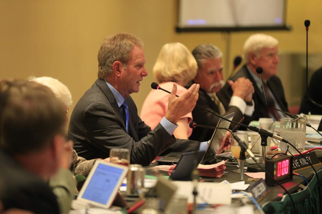 Steve Kinsey makes a point during a California Coastal Commision meeting in 2015. Kinsey is now a former commissioner. (ALLEN J. SCHABEN / Los Angeles Times)