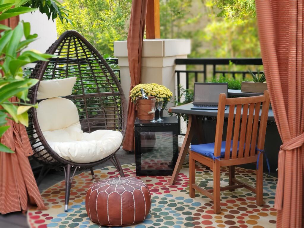 Andaz Napa's on-site work offerings include an office cabana setup. (Photo courtesy Andaz Napa)
